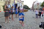 Lenya Schielke (Wertungsklasse 5 Jahre) hat ihren Kilometer gleich geschafft, bevor der Papa &uuml;ber sieben Kilometer an den Start geht.