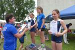 Erster Platz gesamt und erster Platz in der Altersklasse unter zw&ouml;lf Jahre f&uuml;r die elfj&auml;hrige Emily Siebert &uuml;ber 2,5 Kilometer (2. v. r.).