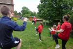 Die Zumba Damen der SG Salzlandsparkasse brachten die Teilnehmer bei der rhythmischen Erwärmung auf die richtige Betriebstemperatur.