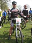 W&auml;hrend seine Frau Cornelia zu Fu&szlig; unterwegs war, bevorzugte es Heiko Dietrich 64 km auf dem Montainbike zu absolvieren.