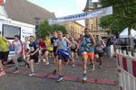 Der Start des Sechs-Kilometer-Wobau- und des Zehn-Kilometer-Laufes fand gemeinsam statt. Dabei ging ein breites Teilnehmerfeld, inklusive des sp&auml;teren Siegers des Hauptlaufes, Torsten Jokisch (vorn rechts) vom HSV Medizin Magdeburg, an den Start.