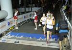 Zieldurchlauf nach 5 Kilometern - Renate Liedtke, Sylvia K&ouml;hn, Sabine B&ouml;rner