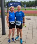 Christa und Harald F&uuml;mel waren voriges Wochenende beim teilnehmerstarken Schl&ouml;sserlauf in Potsdam erfolgreich &uuml;ber zehn Kilometer am Start. W&auml;hrend Christa in der Altersklasse W70 den dritten Platz erlief, holte sich der Gatte in starken 56:10 Minuten sogar den ersten Platz in der M75!