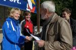 Petra Becker strahlende Dritte in der Altersklasse W45. Petra Becker strahlende Dritte in der Altersklasse W45.