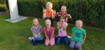 Er&ouml;ffnung und Start zum „Abenteuer Zelten“ und nur die Kinder k&ouml;nnen euch erz&auml;hlen warum hier so herzlich gelacht wird. Malina Geist, Rieke Zaschke, Lenya Schielke, Jette Zaschke (unten v.l.) und Valentin Wuwer, Linnart Geist (oben v.l.)