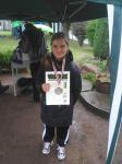 Alina zeigt stolz Urkunde und Medaille für ihren Sieg im 50m Lauf. Alina zeigt stolz Urkunde und Medaille für ihren Sieg im 50m Lauf.