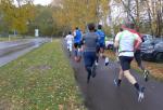 Die „Blauen“ mischen ganz vorne mit: Jens Stampnik und Rinaldo Schielke geben auf dem F&uuml;nf-Kilometersprint alles (blaue Shirts v.l.). 