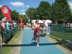 Sabine B&ouml;rner beteiligte sich am Jedermanns-Triathlon und holte sich in ihrer Altersklasse den Sieg.
