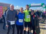Verena Hildebrandt und Rinaldo Schielke (2. und 3. v.l.) vor dem Start zum 14. Tangermünder Elbdeichmarathon. Verena Hildebrandt und Rinaldo Schielke (2. und 3. v.l.) vor dem Start zum 14. Tangermünder Elbdeichmarathon.