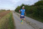 Triathlet Stefan Berger kommt nach 33:18 Minuten als Gesamtf&uuml;nfter auf  der 8-Kilometer-Strecke ins Ziel.
