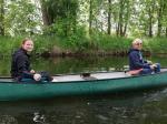 Sylvia K&ouml;hn und Christa F&uuml;mel sitzen in einem Boot. 