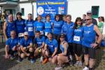 W&auml;hrend Emily zur Siegerehrung beordert war und Jens Stampnik sich warmlief, dr&uuml;ckten die Bode-Runners der Gaensefurther Sportbewegung auf den Ausl&ouml;ser: J&uuml;rgen G&uuml;nther, Thomas Braun, Daniel Wuwer, Alexander Topf und Sandra Homann (u.v.l.), Jens-Uwe B&ouml;rner, Nancy Bothe, Harald und Christa F&uuml;mel, Sabine B&ouml;rner, Kathleen Mahler, Kirsten Geist, B&auml;rbel Lallecke, Conny G&uuml;nther, Stefan Sindermann und Jens Kunkel (o.v.l.).