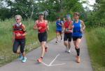 Katrin Winkler-Hindricks (2.v.l.) ging &uuml;ber die 12-Kilometer-Distanz und holt sich den Sieg bei den weiblichen Teilnehmerinnen.