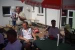 Nachdem Bernd H&auml;mmerling, Bernd Gothe, Frank M&uuml;ller und Ronny Selig (v.l.)  ihren Einsatz beendet haben, beobachten sie den Spielbetrieb. Foto: Mike Pr&uuml;fer