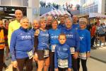 Die Bode-Runners der Gaensefurther Sportbewegung vor dem Zehn Kilometer-Start durch das PaunsdorfCenter mit Mario Kreutzmann, Jens-Uwe B&ouml;rner, Stefan Sindermann, Sandra Homann, Christa F&uuml;mel, Emily Siebert, Daniel Wuwer, Christian Siebert, Harald F&uuml;mel, Jens Kunkel und Petra Becker (v.l.)