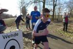 Halbzeit nach gut 2,5 Kilometern f&uuml;r Mario Kreutzmann (blaues Shirt). Bevor es n&auml;chstes Wochenende nach Lissabon zum Halbmarathon geht, holte er sich in Demker den letzten Schliff f&uuml;r das bevorstehende Highlight.