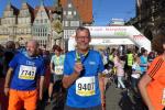 Zieleinlauf f&uuml;r Josef Hindricks auf dem Marktplatz zwischen dem Bremer Roland und Rathaus. 