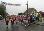 Bei regnerischem Wetter wurden die 1km L&auml;ufer beim 24. Lauf durch die B&ouml;rde zuerst auf die Strecke geschickt.
