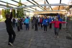 Eine ausf&uuml;hrliche Erw&auml;rmung mit  Gymnastik nach flotter Musik darf bei jedem Silvesterkarpfenlauf in Sta&szlig;furt nicht fehlen.