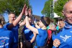 Abklatschen und „Einen guten Lauf!“ w&uuml;nscht man sich vor den Rennen.