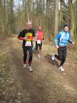 Die Laufstrecke des Osterburger Duathlons, die durch ein Waldgebiet f&uuml;hrte, war f&uuml;r Olaf Moch (r.) genau die richtige Saisoneinstimmung.  