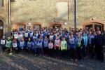 Das Wunschfoto vor dem Start der 79 Teilnehmer zum 8. Aderstedter Neujahrslauf f&uuml;r B&uuml;rgermeister Mike Franzelius (vorn re.)
