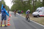Triathlet Steffen Sch&ouml;ler von der Gaensefurther Sportbewegung auf der 43,5 Kilometer langen Wettkampfstrecke.