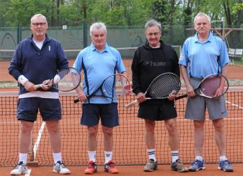 Die Herren 60 Mannschaft v.l. Manfred Rademann, Hans-Georg Schneider, Herbert Mandel, Achim Engel (MF). Foto: Tobias Tsch&auml;pe, Volksstimme
