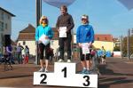 Siegerehrung f&uuml;r Petra Becker (r.).
