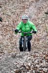 Olaf ist voll konzentriert auf der 25 Kilometer langen Radstrecke. Olaf ist voll konzentriert auf der 25 Kilometer langen Radstrecke.