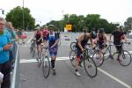 Los geht`s! Auf dem Rennrad vom Sohn hat Renate Liedtke von der Gaensefurther Sportbewegung schon den Triathlon in Wischer erfolgreich beendet. In Hamburg folgt der n&auml;chste Praxiseinsatz.