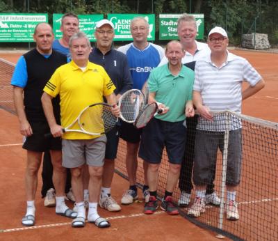 Mannschaft Herren 50 Mannschaft Herren 50 v.l. Steffen Mattheis, Ulf Gothe, Herbert Mandel, Manfred Rademann, Ingo Becker, Andreas Trensinger, Dr. Dieter Naumann, Roberto Henschke