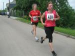 Andrea Krukowski (l.) k&auml;mpft, am Ende wird sie F&uuml;nfte in der AK40.