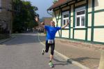 J&ouml;rg Sch&auml;per freut sich auf seinen Zieleinlauf.
