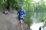 Anke Delius genie&szlig;t die Zehn-Kilometer-Distanz und hier besonders den Uferweg um den Auensee zwischen Gransch&uuml;tz und Gerstewitz.