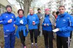 Nach absolviertem Lauf haben sich v.l. Sieger Stephan Hertel, Sabine B&ouml;rner, Renate Liedtke, Kathleen Mahler und Nico Mahler einen Gl&uuml;hwein verdient.