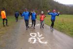 W&auml;hrend einige L&auml;ufer hier an der 6-Kilometer-Wendestelle schon umkehrten, begaben sich  Josef Hindricks, Dirk Meier, Claudia Geist und Kathleen Mahler noch weiter auf die 10- oder 20-Kilometer-Strecke.