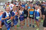 Fix und fertig, aber &uuml;bergl&uuml;cklich! Die Bode-Runners der Gaensefurther Sportbewegung im Ziel wieder vereint: Renate Liedtke, Kirsten und André Geist, Sabine B&ouml;rner, Deb&uuml;tantin Nancy Bothe (demn&auml;chst auch ein Bode-Runner), Deb&uuml;tant Nico Mahler und Jens-Uwe B&ouml;rner (v.l.)