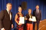 Die Troph&auml;en in der Altersklasse W65 blieben ganz in Gaensefurther Hand. Renate Liedtke (2.v.l.) und Christa F&uuml;mel freuen sich &uuml;ber ihre Auszeichnungen.  