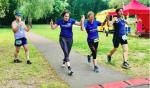 Gemeinsamer Zieleinlauf von Nancy Bothe, Christa F&uuml;mel und Kathleen Mahler (v.r.) André Geist applaudiert.