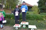Nicole freut sich &uuml;ber den Sieg in Altersklasse w45 &uuml;ber 5 km..