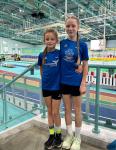 Emily Siebert und Rieke Zaschke (v.l.) reisten indes in die Leichtathletikhalle Brandberge. Bei einer Talente-Sichtung wurden F&auml;higkeiten, wie Kraft, Ausdauer, Schnelligkeit, Koordination und Beweglichkeit getestet. 