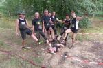 Kein Erbarmen! Auch der Fotograf Jens-Uwe B&ouml;rner wurde von allen Seiten mit Sand paniert! „Bitte nicht meine H&auml;nde!“, fleht der Gepeinigte, musste er doch gleich wieder seinen Fotoapparat &uuml;bernehmen.
