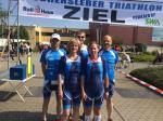 Alle f&uuml;nf Gaensefurther Triathleten (v.l. Stefan Berger, Annegret Wille, Maik L&ouml;we, Stefanie Nowak und Olaf Moch) geh&ouml;rten zu den besten drei Teilnehmern der Altersklasse beim 2. Ascherslebener Triathlon.  