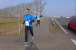 Dirk Meier (li.) l&auml;uft &uuml;ber die Halbmarathondistanz ein konstantes Rennen, welches er am Ende mit einem zweiten Platz in der Altersklasse M50 beendet. Das er vor und nach dem Wettkampf noch weitere freiwillige Trainingskilometer absolviert hat, ist umso h&ouml;her einzustufen.