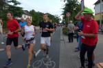 Mit Kirsten Geist hatten die Bode-Runners der Gaensefurther Sportbewegung auf der Zehn-Kilometer-Distanz ein Ass im &Auml;rmel. W&auml;hrend ihre Vereinskollegen auf der Strecke die St&auml;dtepartnerschaft auslebten, kam Geist im Sog der schnellen M&auml;nner gut voran und belegte den zweiten Platz in der Altersklasse W50.