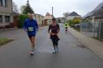 Top in Form: Dirk Meier und Katrin-Winkler Hindricks (v.l.) nutzten die 21 Kilometer des Einetallaufes, um sich den letzten Schliff f&uuml;r den Ultra-Marathon &uuml;ber den Rennsteig zu holen.