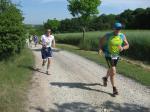 J&ouml;rg Eisfeld (r.) nach dem W&auml;ldchen, wo die Sonne gnadenlos brannte.