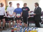 &Uuml;bergabe der Gru&szlig;botschaft an den Gesch&auml;ftsf&uuml;hrer der Stadtwerke Sta&szlig;furt.