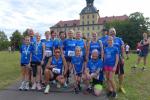 Der Nachwuchs hatte seine Strecken bereits absolviert und bis zum n&auml;chsten Start war noch Zeit f&uuml;r ein Gruppenbild vor dem Schloss Moritzburg.